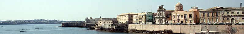 File:Seafront at Ortygia WV.jpg