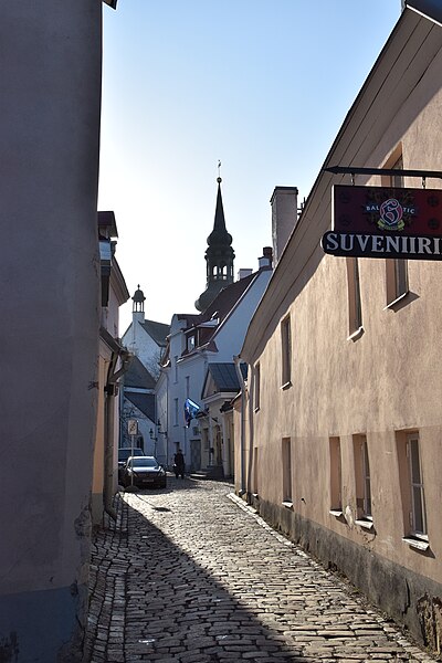 File:Old Town street Tallinn (16601940027).jpg