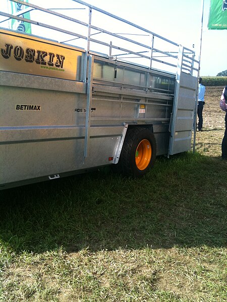 File:Joskin trailer.JPG