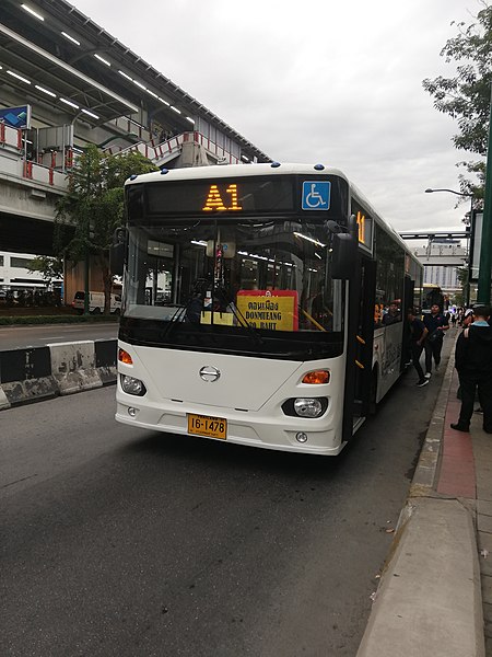 File:Hino Hybrid.jpg