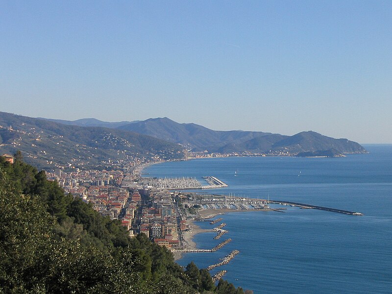 File:Chiavari-Lavagna-panorama.jpg