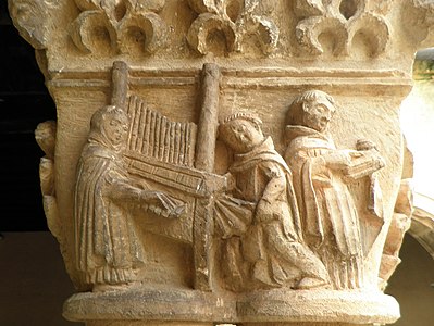 Cloister's capital (Claustro, capitel)