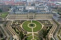 Würzburg — Würzburger Residenz mit Hofgarten und Residenzplatz ist ein UNESCO-Weltkulturerbe