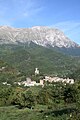 Village and castle, near Tronto River and a view to mountains Monte Vettore (photo)