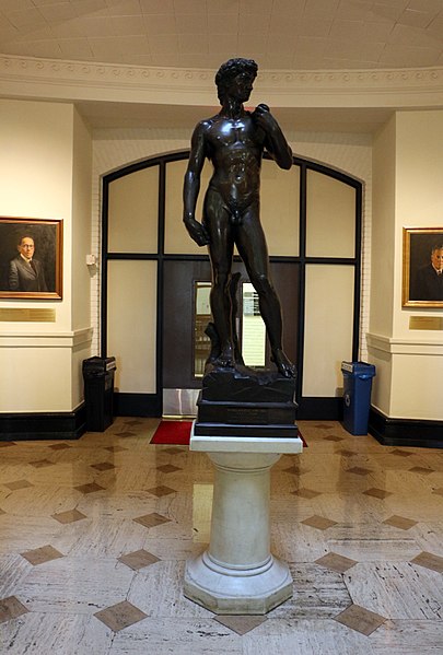 File:Università di louisville, rotonda, 06 replica del david di michelangelo.jpg