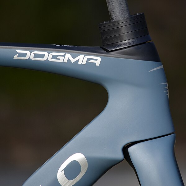 File:Pinarello Dogma F12 Vertigo Blue - 49051188767.jpg