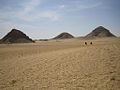 Abusir, Pyramiden von Sahure, Nuiserre u. Neferirkare (von links nach rechts) / Abusir, Pyramids of Sahure, Nuiserre u. Neferirkare (from left to right)