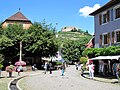 Blick durch die Hauptstraße nach Norden zur Burg