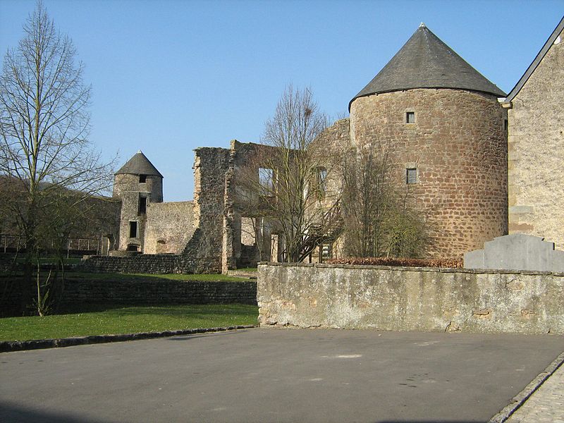 File:Pettingen Castle2.JPG