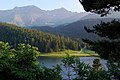 Lac de Payolle, vue vers le sud, depuis la route du complexe touristique. Hautes-Pyrénées, France.