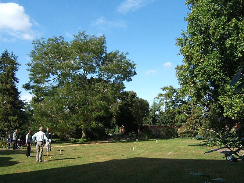 File:Croquet lawn, Peckover House - geograph.org.uk - 3610108.jpg