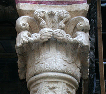 Chiesa della Stavropoleos, portico di ingresso, particolare di un capitello
