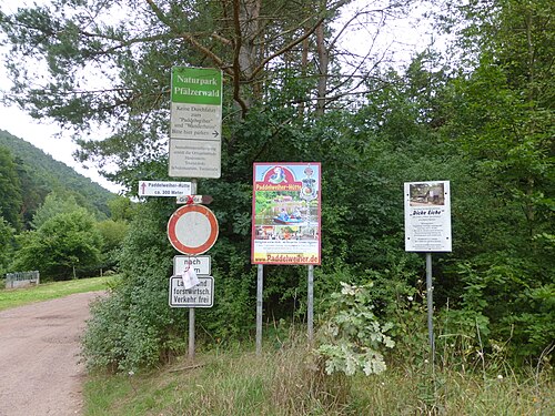 Queich spring promenade