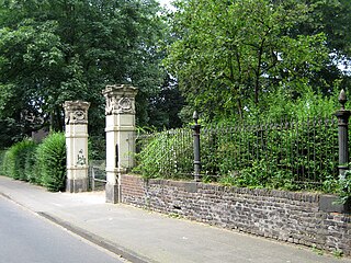 Eingang zum Kaiser Friedrich Hain im Jahr 2007.