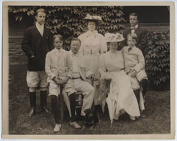 File:President Theodore Roosevelt and Family (15074715860).jpg