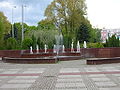 Polski: Fontanna na deptaku English: Water fountain