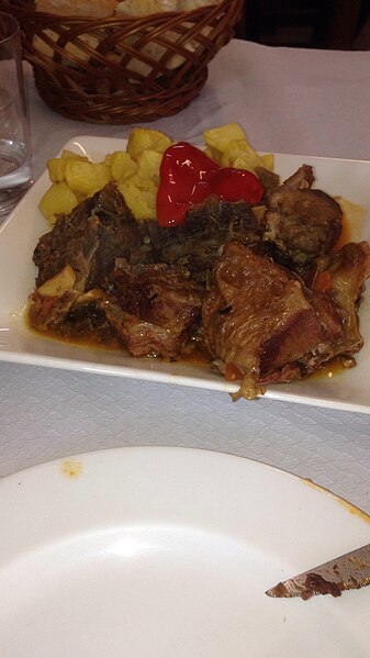 File:Cabrito guisado.jpg