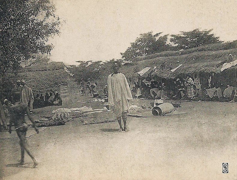 File:Marché de Siguiri (Guinée) (cropped).jpg