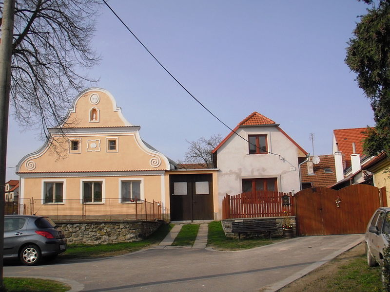 File:Desov village3.JPG