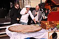 File:Kuchen. Zwönitzer Kirmesfest. Erzgebirgskreis, Sachsen. 2H1A9857WI.jpg