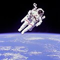 English: Bruce McCandless II performs an untethered spacewalk with the Manned Maneuvering Unit during STS-41-B.