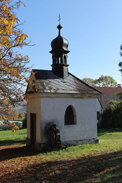 File:Jeřeň, kaplička.jpg