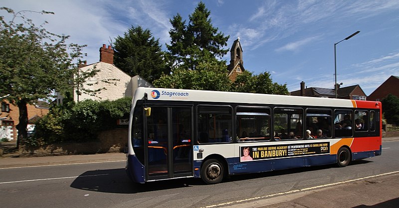 File:AlexanderDennis Enviro200 OU61 AUV Neithrop WarwickRd left.jpg