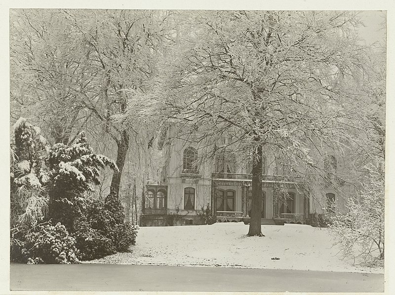 File:Geziicht op landhuis De Wildbaan, Driebergen, met sneeuw, RP-F-2007-360-4.jpg