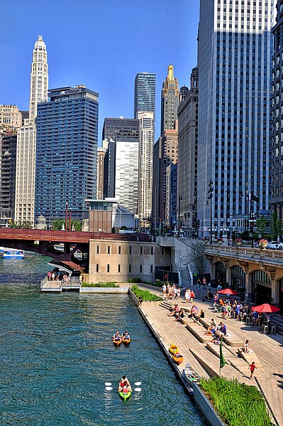 File:Chicago Riverwalk (116134003).jpeg