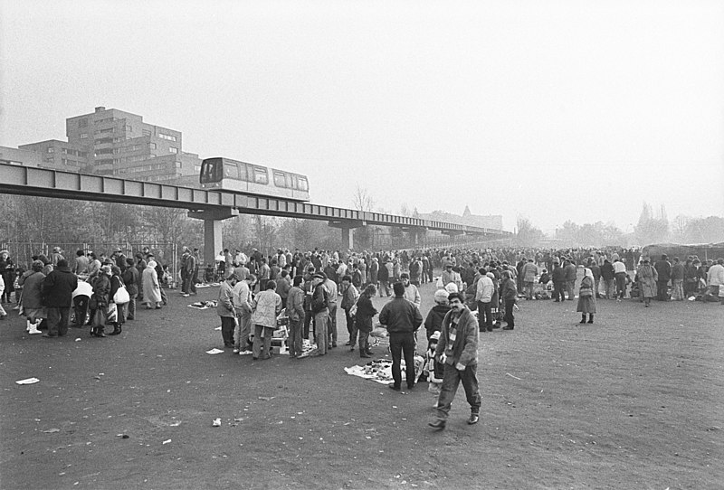 File:Berlin M-Bahn Potsdamer Platz 1989.jpg