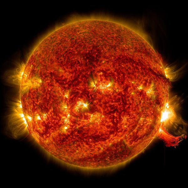 File:Mid-level Solar Flare (15422408952).jpg