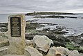 L'île de Raguénez et la stèle commémorative du naufrage du 28 janvier 1917.