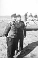 Deutsch: Adelbert Schulz vor einem Pz III während der Operation Zitafelle