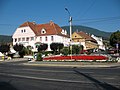 Deutsch: Stadtmitte mit dem Hotel/Restaurant Cetate („Schwarzburg“) Română: Centrul cu Pensiunea/Restaurantul Cetate („Schwarzburg“)