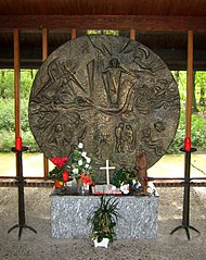 Bronzene Rundscheibe, Ökumenische Autobahnkapelle Krefeld- Geismühle