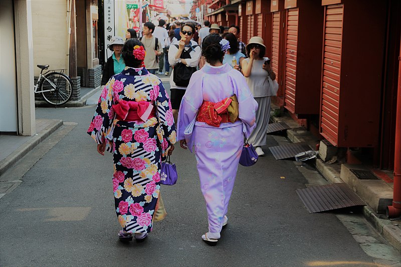 File:KIMONO OLDER WOMEN TOKYO.jpg