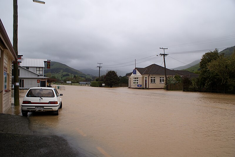 File:Little River in flood.jpg