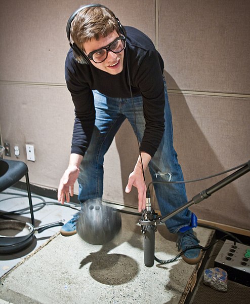 File:Foley Room at the Sound Design Campus (cropped).jpg