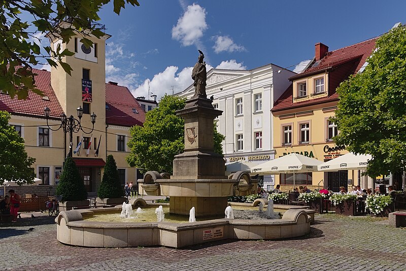 File:Rybnik rynek Nepomucen 2021.jpg