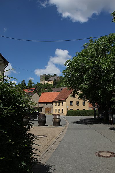 File:Thiusbrunn-Elch-Burg.jpg