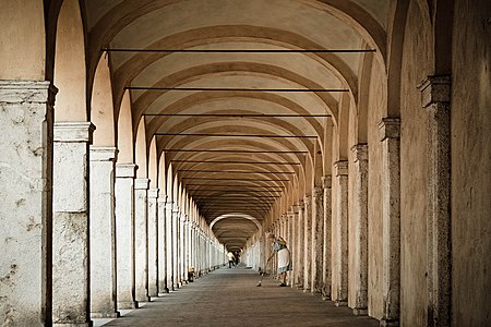 Loggiato dei Cappuccini - Comacchio (FE) by user Pz.ph