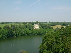 Le manoir de Stang-al-lin vu du pont du Moros.