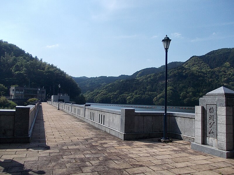 File:Magaribuchi Dam 02.jpg