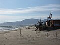 Spiaggia di Ponente, oltre il canale del Lago Lungo.