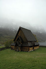 Norsk bokmål: Øye stavkirke English: Øye Stave Church