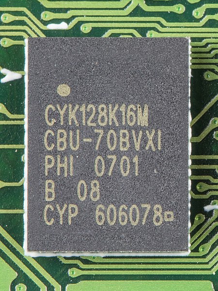 File:Motorola C121 - motherboard - Cypress CYK128K16M-93200.jpg