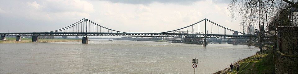 Rheinbrücke zwischen Krefeld-Uerdingen und Duisburg-Mündelheim