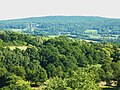 Montagnes Noires et château de Trévarez en Saint-Goazec vus depuis le belvédère de Châteauneuf-du-Faou dominant l'Aulne