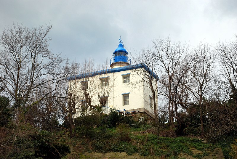 File:Zumaia Phare.jpg