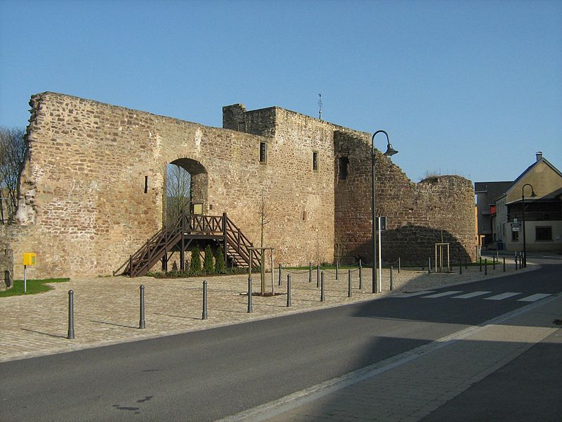 File:Pettingen Castle10.JPG